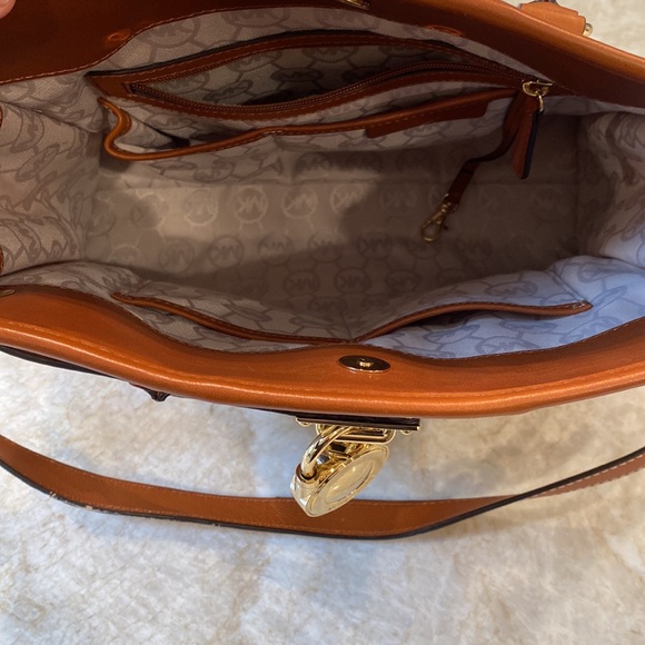 🔴FREE SHIPPING EUC Michael Kors Saffiano large Tote Bag - Picture 10 of 12